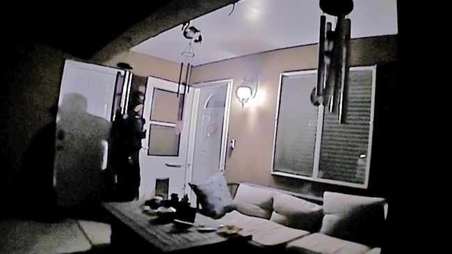 Policisté zazvonili v USA na špatné adrese, majitele domu ve dveřích zastřelili